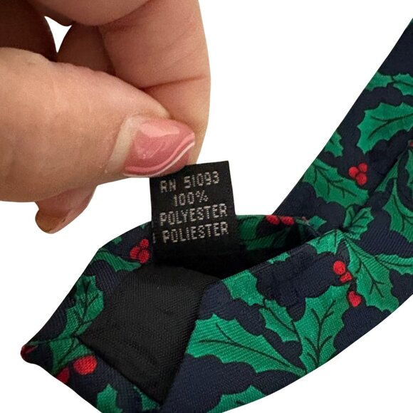 Hallmark Yule Tie Greetings Holiday Holly Polyester Christmas Mens Necktie Gift - Picture 7 of 9